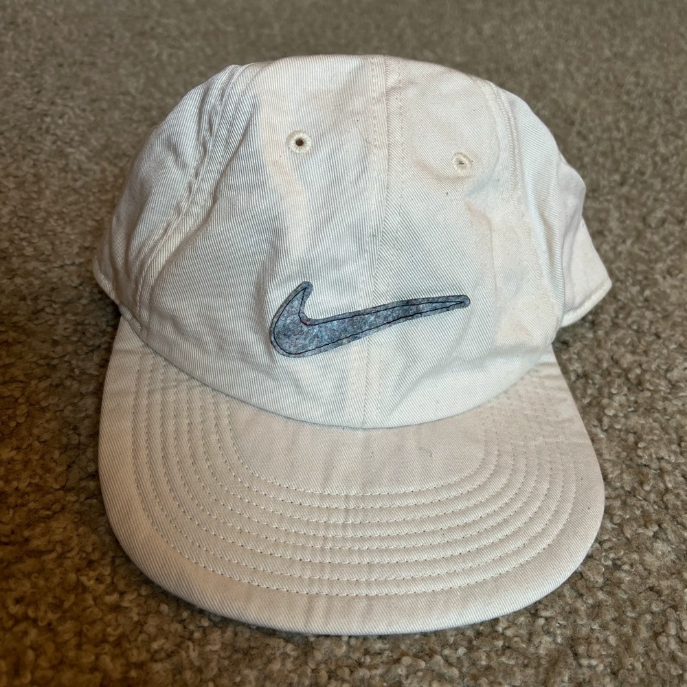 𝅺White Nike Hat